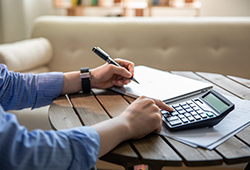 注册公司起名字能跟别的公司名字重合吗？